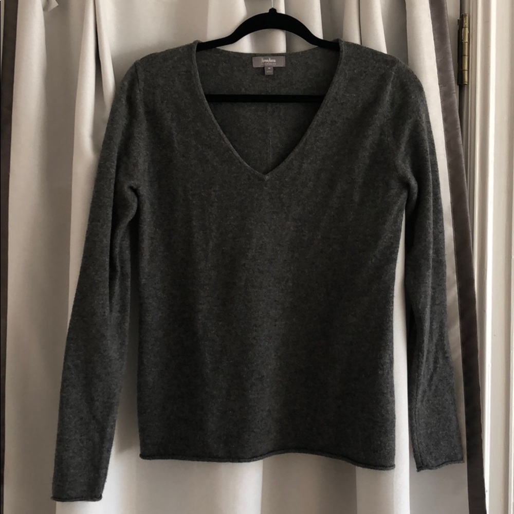 Neiman Marcus Cashmere Grey Sweater